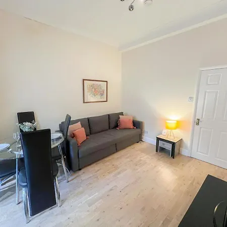1-Bedroom Flat With Small Garden & Paid Parking In Finsbury Park, Highbury London Exterior photo