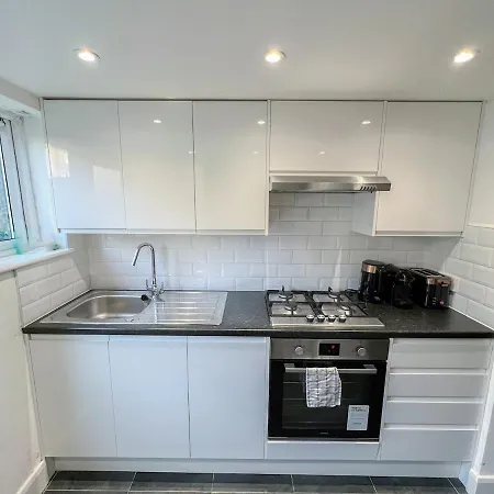 1-Bedroom Flat With Small Garden & Paid Parking In Finsbury Park, Highbury London Exterior photo