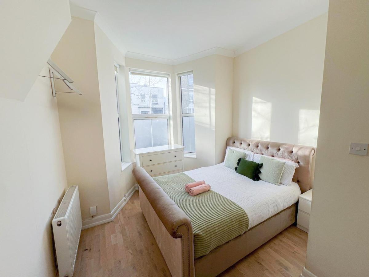 1-bedroom Flat With Small Garden & Paid Parking In Finsbury Park, Highbury * Лондон
