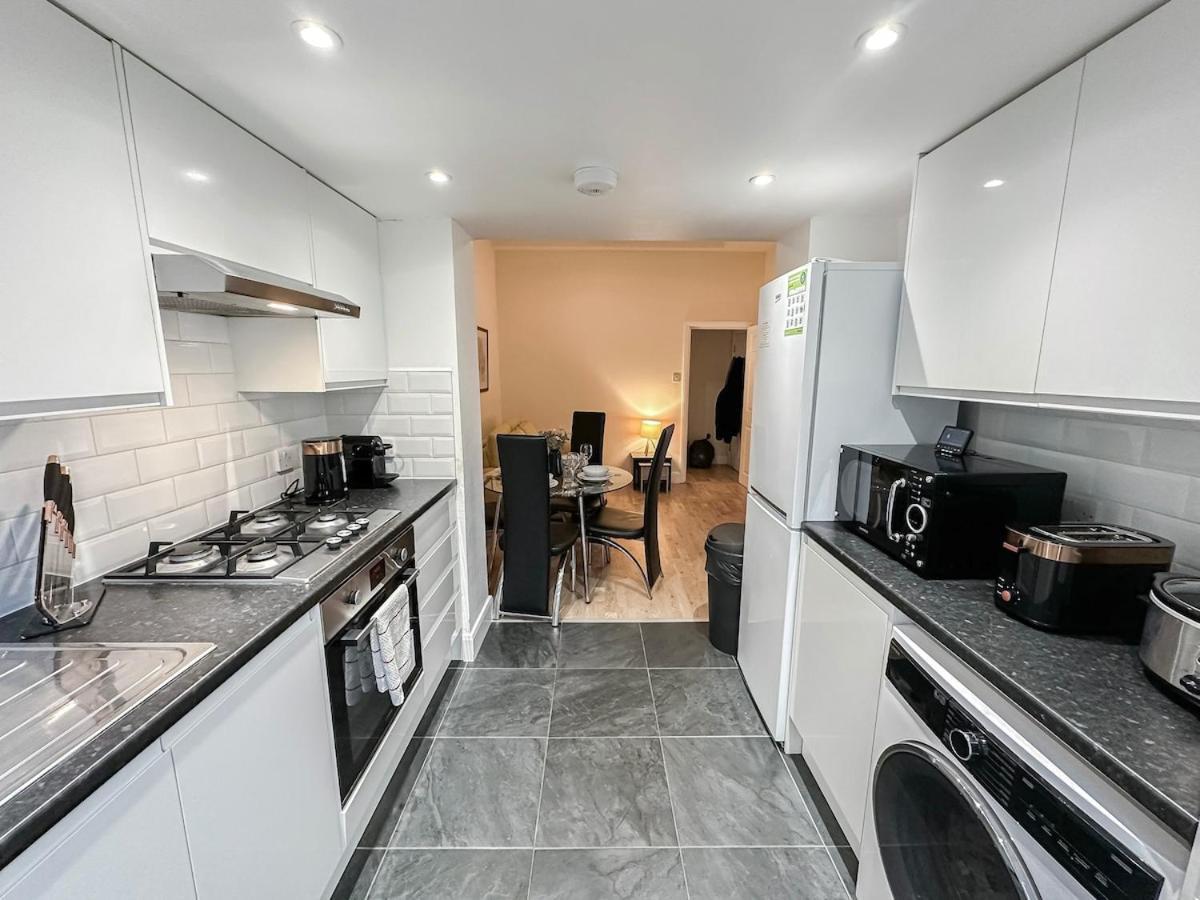1-bedroom Flat With Small Garden & Paid Parking In Finsbury Park, Highbury Лондон