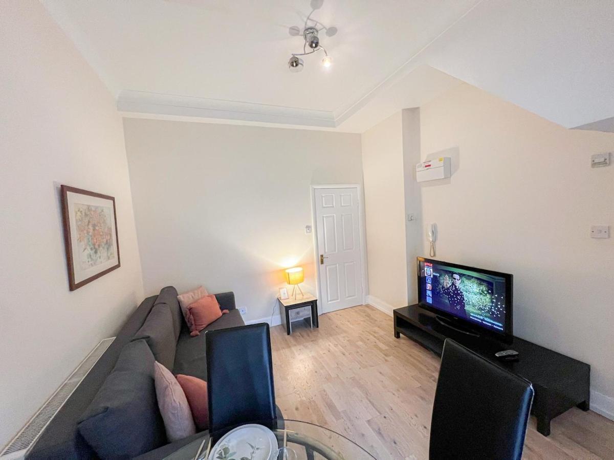 1-bedroom Flat With Small Garden & Paid Parking In Finsbury Park, Highbury Appartement